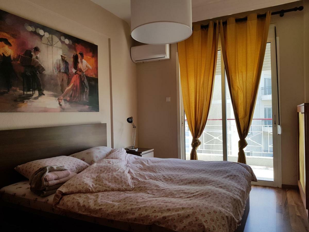 Top Floor Apartment 코모티니 외부 사진